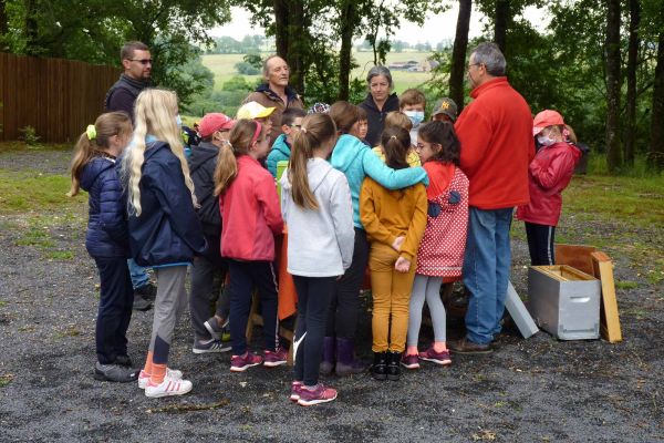 D&eacute;couverte du rucher du Marais du Cassan et de Prentegarde par des &eacute;l&egrave;ves.