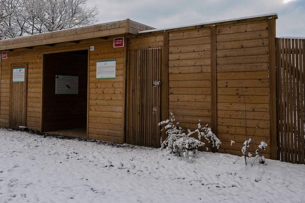 Photos du rucher pédagogique situé aux Marais du Cassan et de Prentegarde dans le Cantal. 